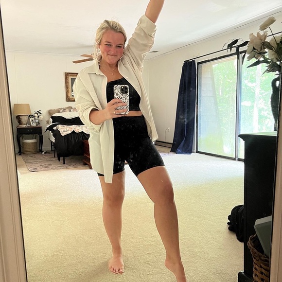 Meet your Posher, Brooke - Picture 1 of 2